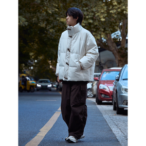 南鹤冬季新款日系纯色牛角扣设计立领羽绒服男宽松复古加厚面包服