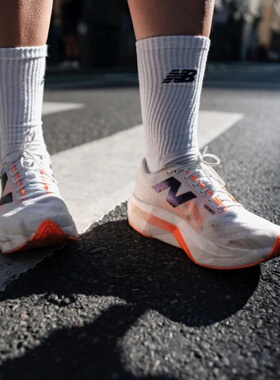New Balance NB Elite v4 低帮碳板竞速马拉松跑步鞋 MRCELCW4