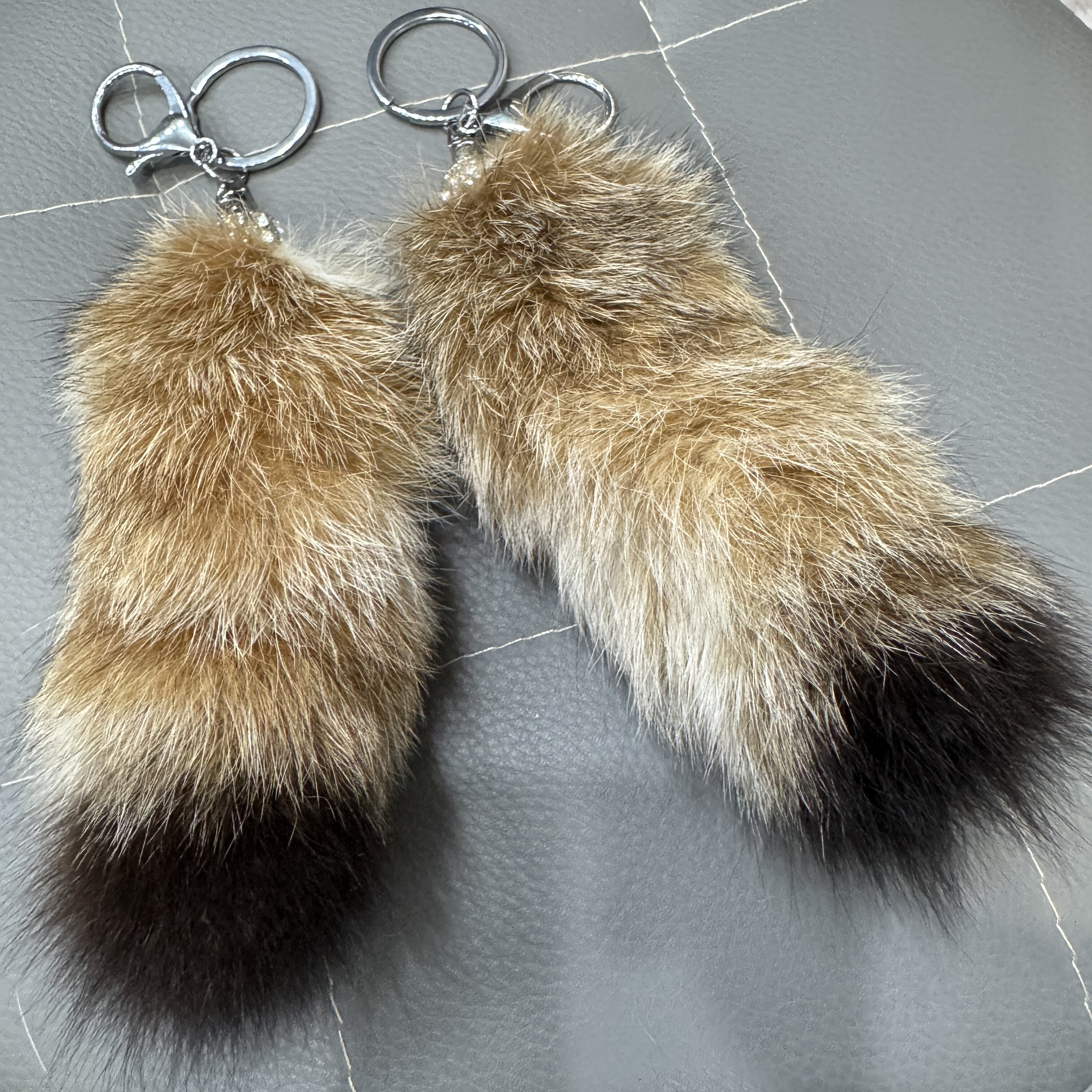 高奢精品真皮草尾巴汽车钥匙扣迷你可爱精致小尾巴背包包挂饰礼物
