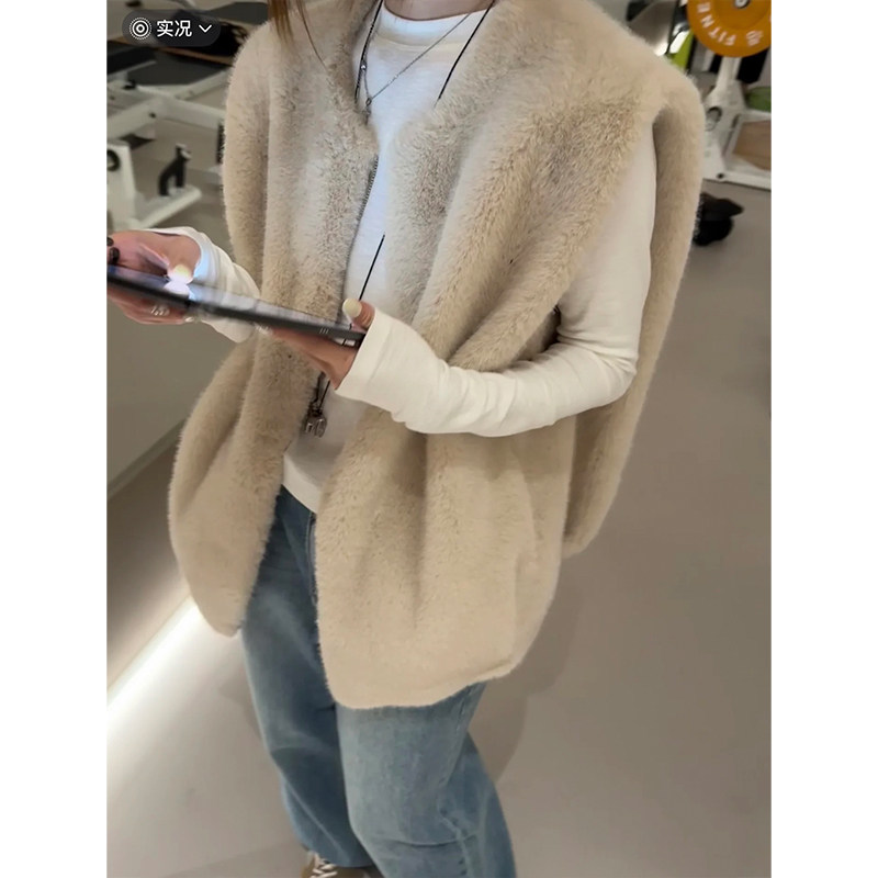 秋冬仿皮草马甲女米色中长款图片
