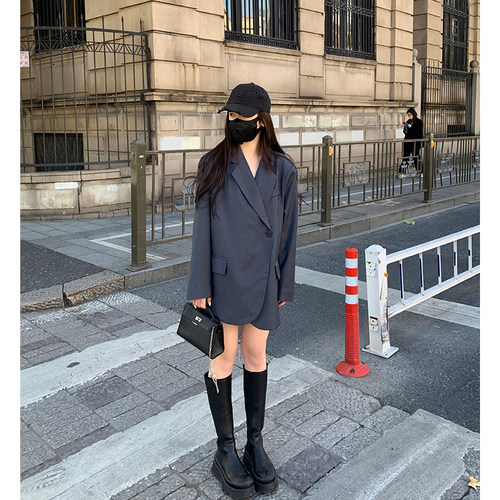 春季灰色西装外套女阔肩
