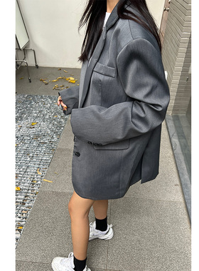 2026春季可以焊在身上灰色大阔肩西装外套女休闲长袖韩版宽松西服