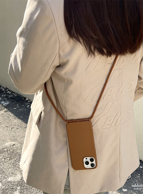 复古焦糖棕色挂绳适用16promax/17苹果iphone15手机壳13斜挎防摔14