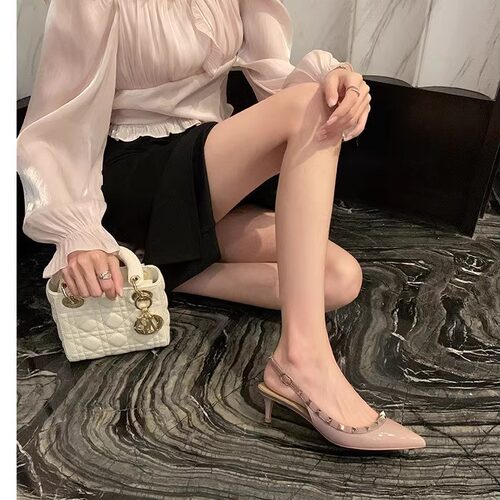 包邮送运费险裸色铆钉高跟凉鞋女