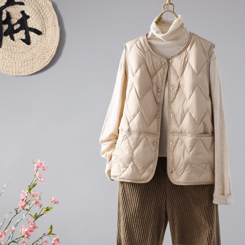 圆领90白鸭绒轻薄羽绒服马甲坎肩