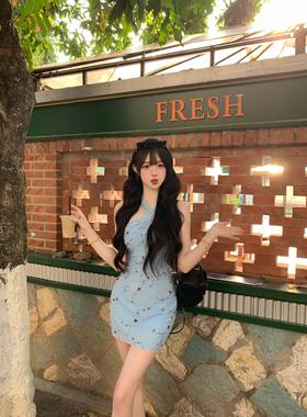 夏季度假辣妹蓝色网纱刺绣挂脖连衣裙女收腰显瘦包臀短裙带胸垫