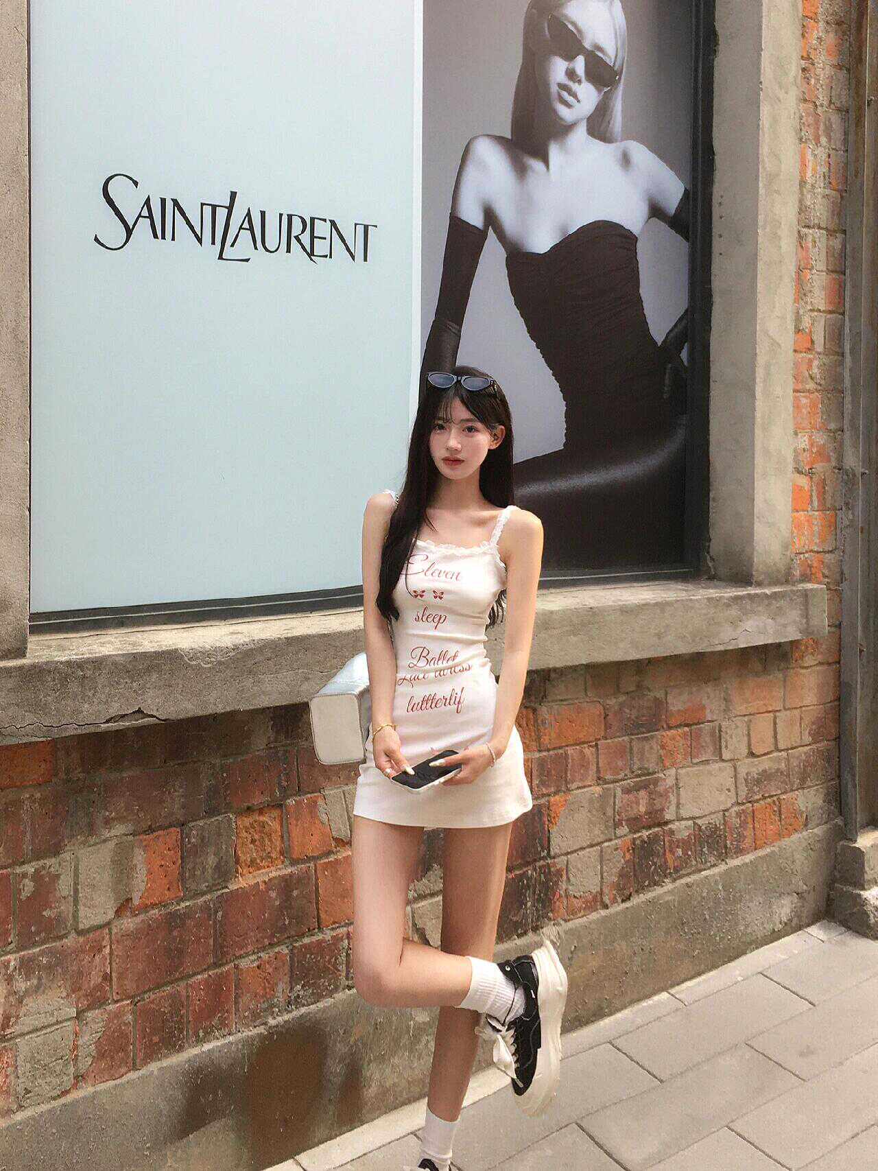 夏季蕾丝花边字母包臀度假修身连衣裙女设计感ins风印花吊带裙