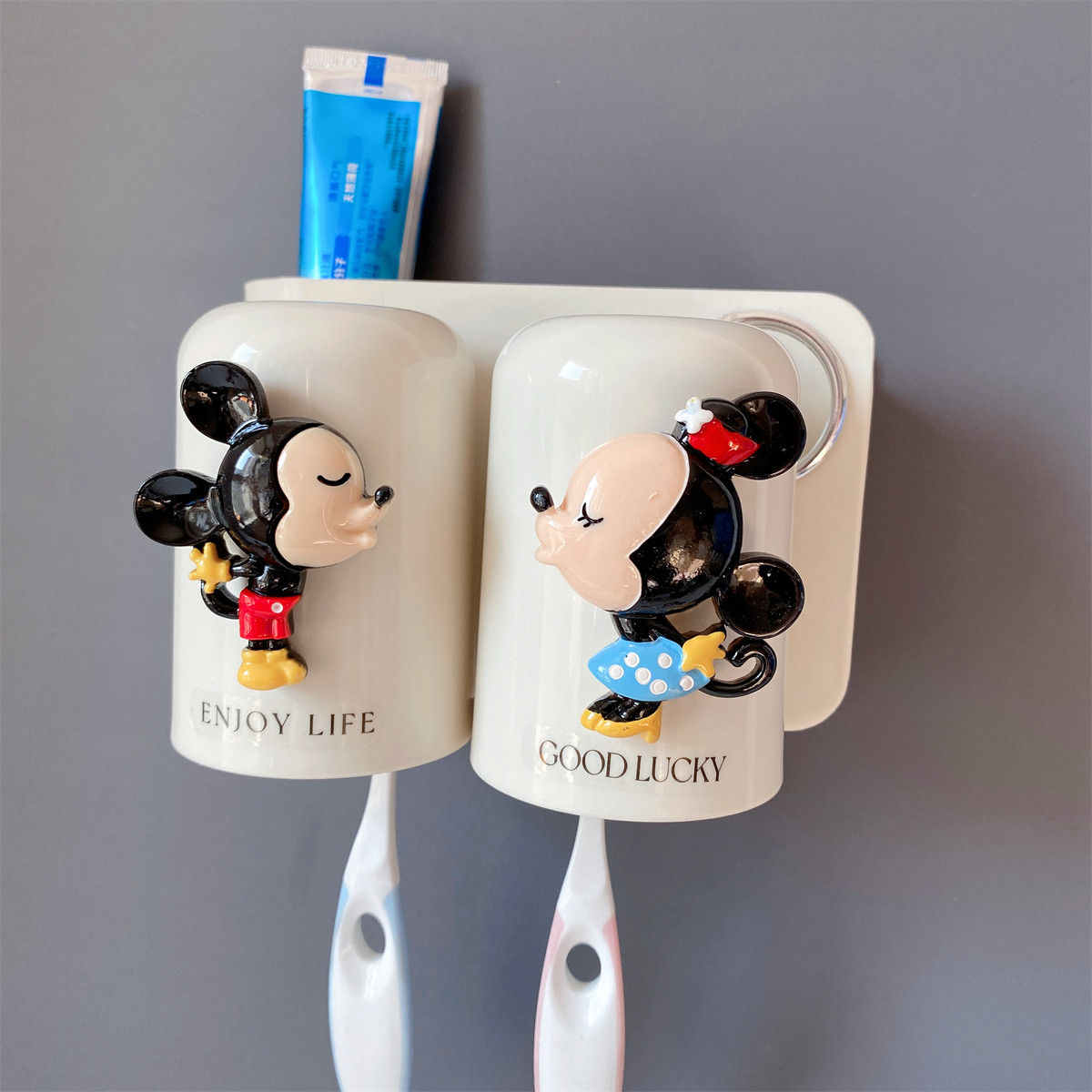 情侣漱口杯牙刷架子置物架结婚一对挂壁式一家三口亲子刷牙缸杯子