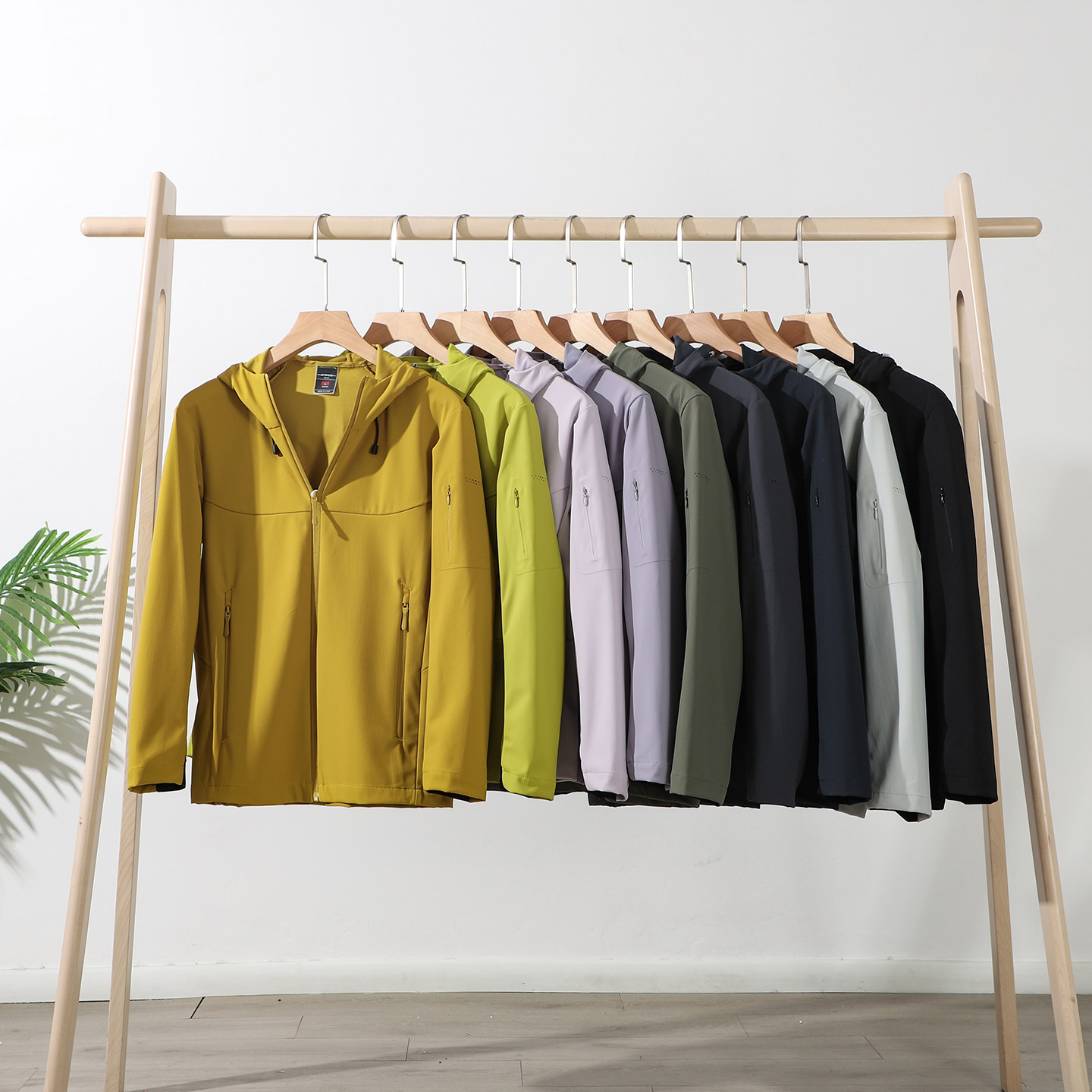 防水透气！春款男女情侣款户外运动休闲连帽软壳冲锋衣夹克外套潮