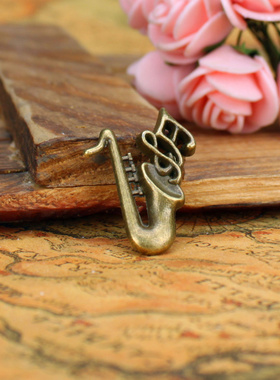 DIY饰品配件 27X21MM合金乐器 萨克斯 复古材料 古青