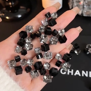 黑色立体方糖耳钉小众设计高级感耳饰气质新款轻奢独特几何设计女