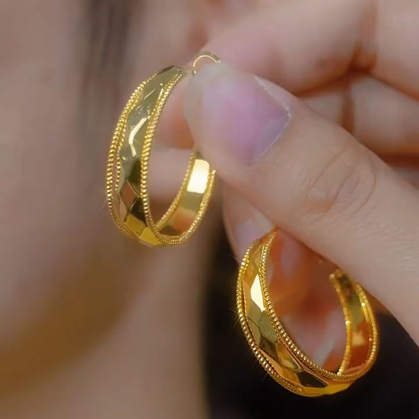 简约小香菱格宽面金色耳圈女夏天高级感素圈耳环气质夸张个性耳饰