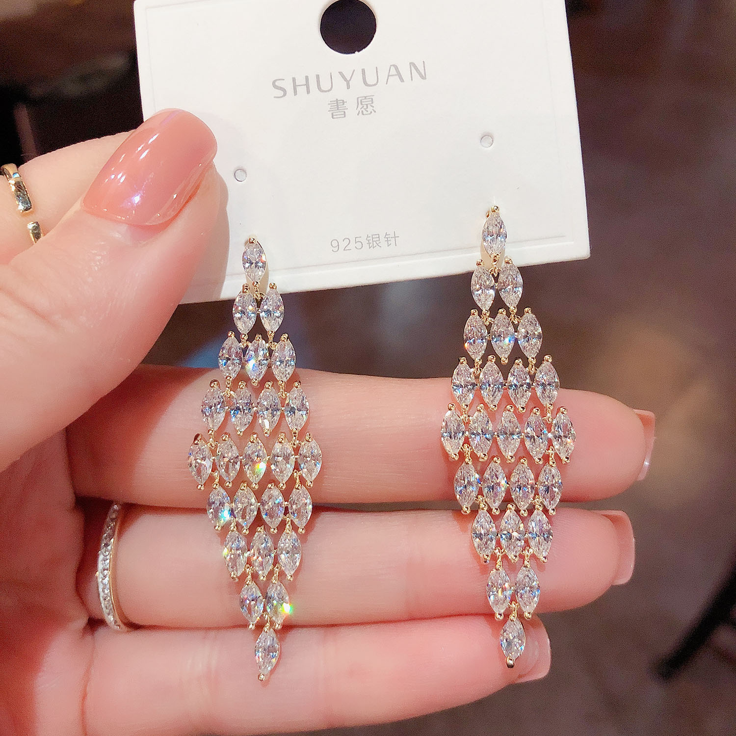 设计感高级菱形满钻锆石耳环2024年新款潮韩国网红气质银针耳饰女
