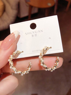 高级设计感珍珠耳圈耳环2025年新款潮韩国网红气质银针耳钉耳饰女