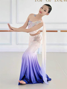 傣家小妹傣泐女儿傣族紫色鱼尾裙打水的姑娘竹林深处傣笠傣乡的雨