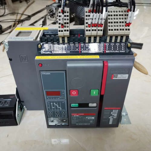 德力西万能式断路器 cdw3-1000N    4p  80