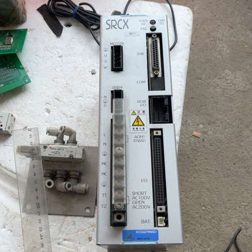 小金井驱动器SRCX10成色如图，轻微使用痕迹。拆机货，