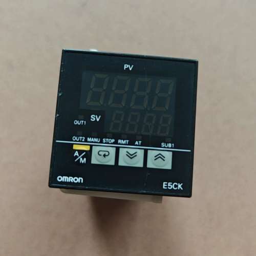 欧姆龙温控器E5CK-QR1F，制造，。双通道输