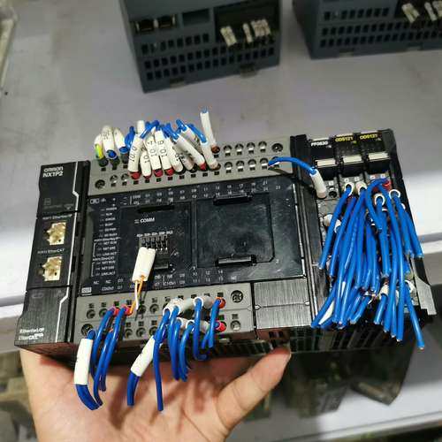 欧姆龙PLC  NX1P2-1140DT，实物图片，正常拆机