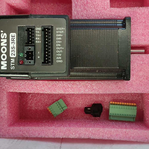 鸣志一体驱动步进电机，型号STM23S-3RE。工程余款