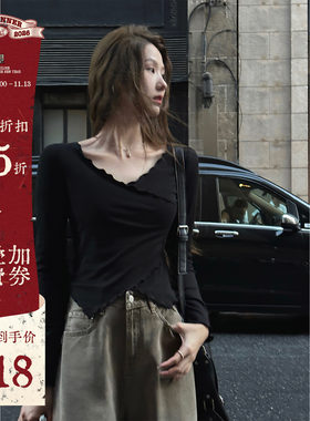 木耳边黑色弹力修身V领T恤