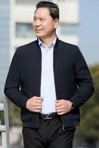2105/ 老人春季薄款夹克衫中老年新款外套棒球服男装图片