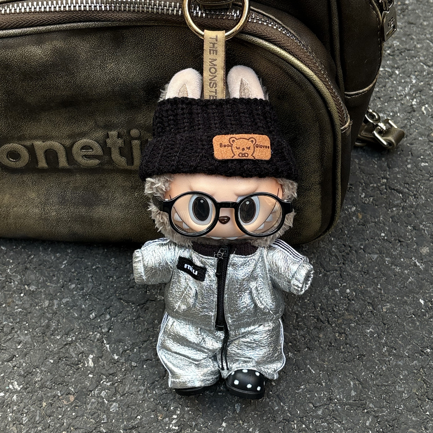 原创！拉布布一二三代通用娃衣labubu缪系潮酷银色镭射ai感套装