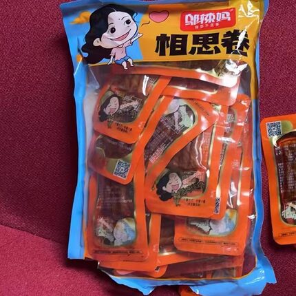 新货邬辣妈辣条相思卷豆筋豆条散称豆腐干零食麻辣网红小吃湖南特