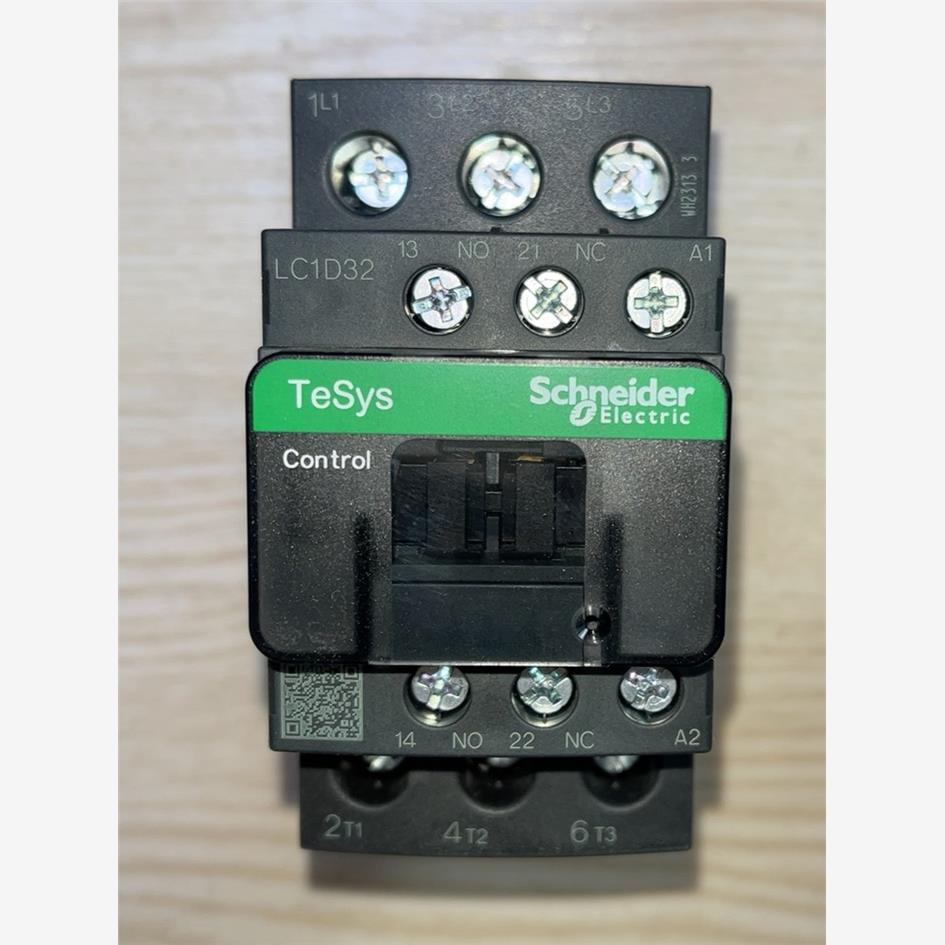 施耐德 交流接触器 LC1D32P7C，全新带包装盒，有2个议价