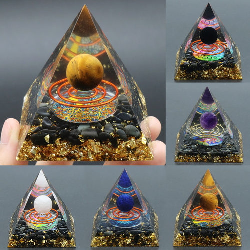 1322-6CM天然水晶球金字塔摆件 树脂包裹碎石钢圈金箔金字塔摆件