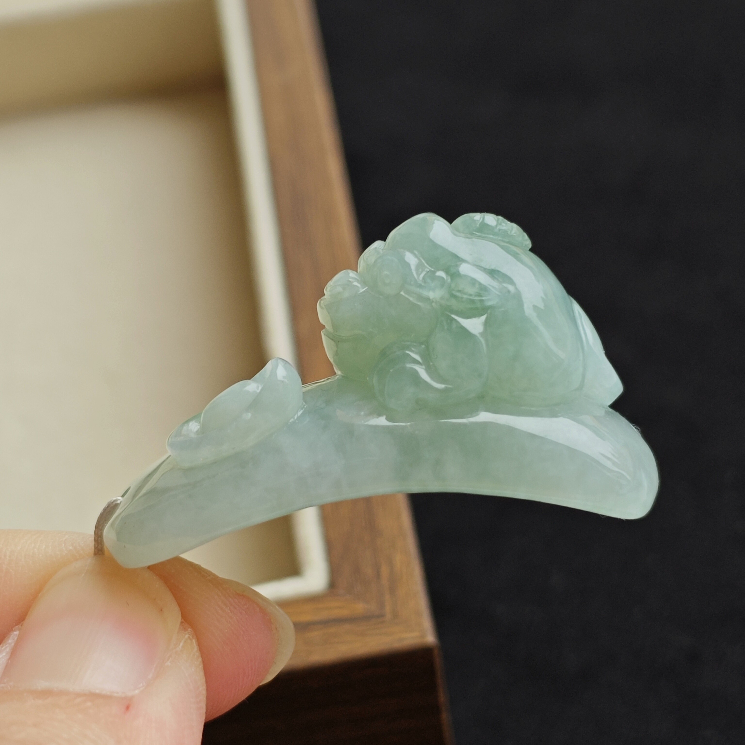 缅甸A货冰胶飘花翡翠三脚金蟾