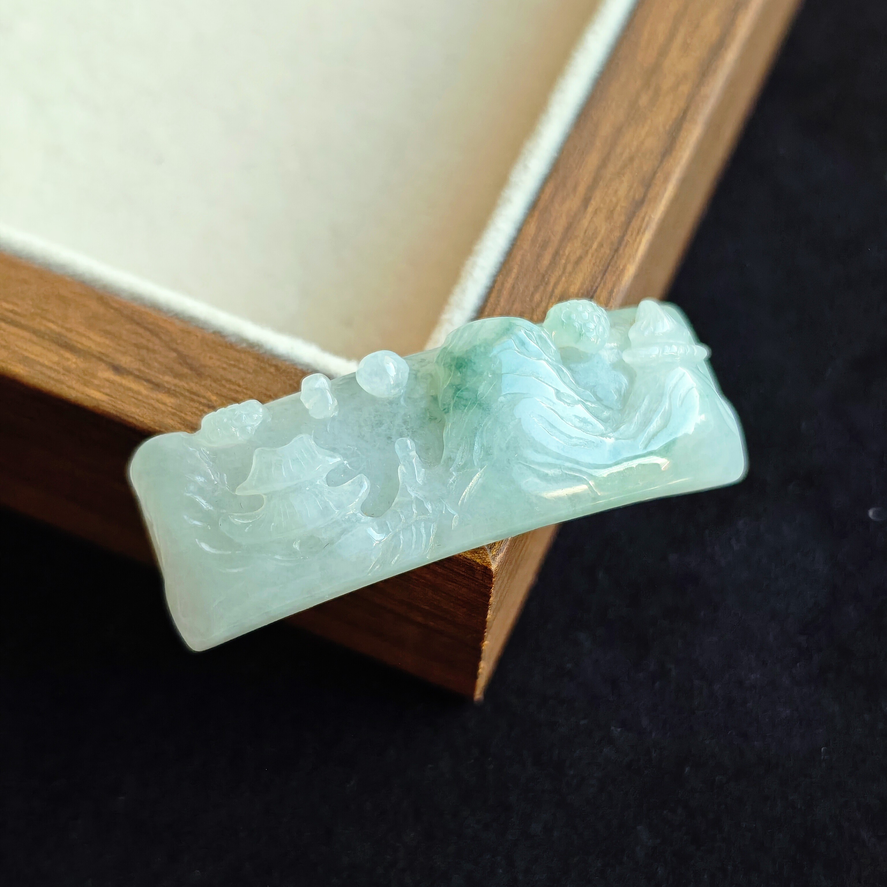 缅甸A货冰糯飘花山水翡翠手牌