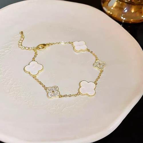 奥特莱斯四叶花手链配饰