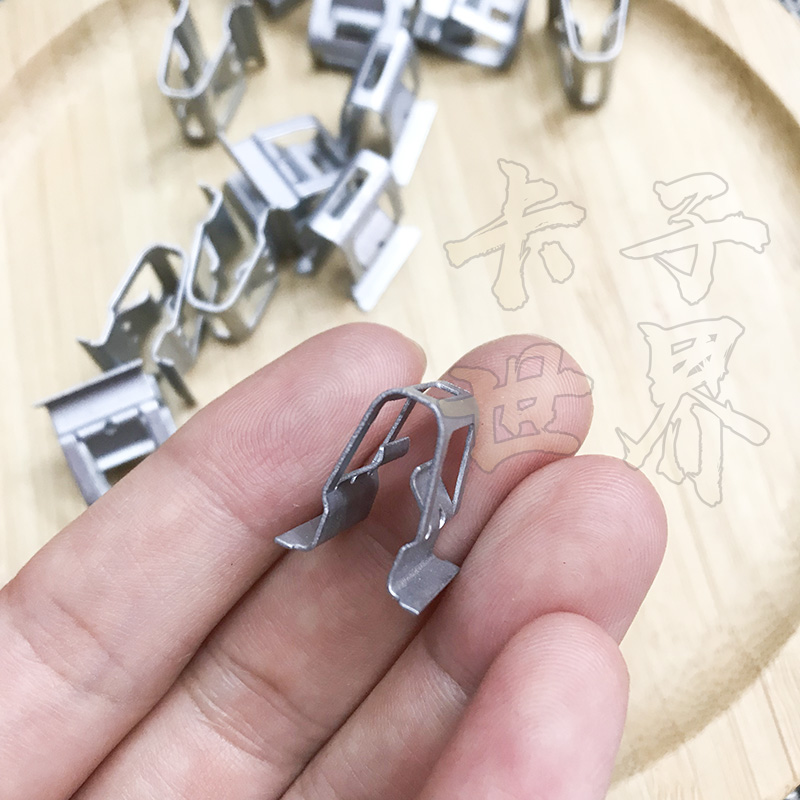 奥迪A3A4A5中控台仪表板铁夹卡扣