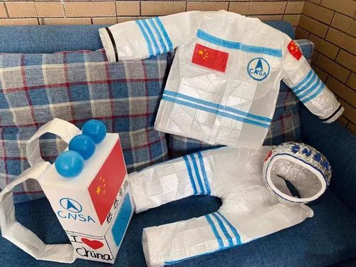 环保宇航员太空环保服