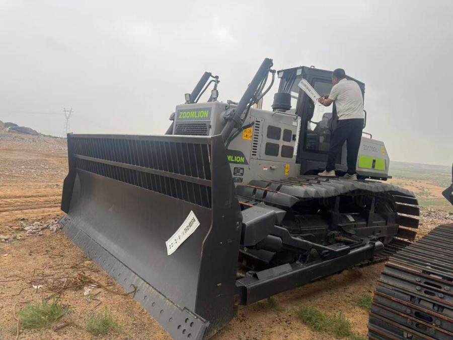 4月29日鄂尔多斯拍卖一台ZOOMLION牌履带式推土机（型号：ZD170GL，主机编号：ZLHZD171KP1D02013）网络拍卖公告