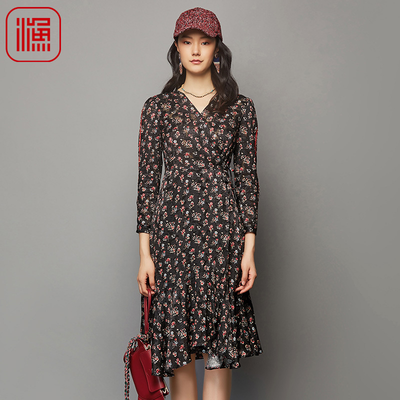 渔女装裙子新款夏秋季碎印花V领长款系带长袖连衣裙FGFC0017