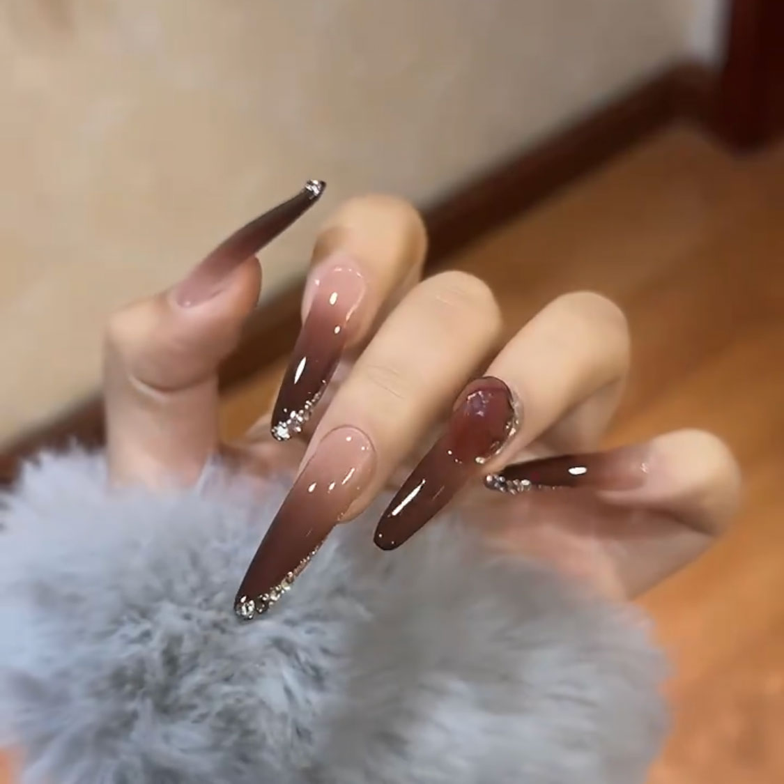 显白黑加仑镶钻新娘甲手工穿戴甲