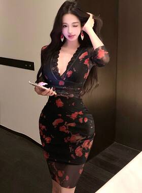 深V中袖网纱印花包臀裙大码气质