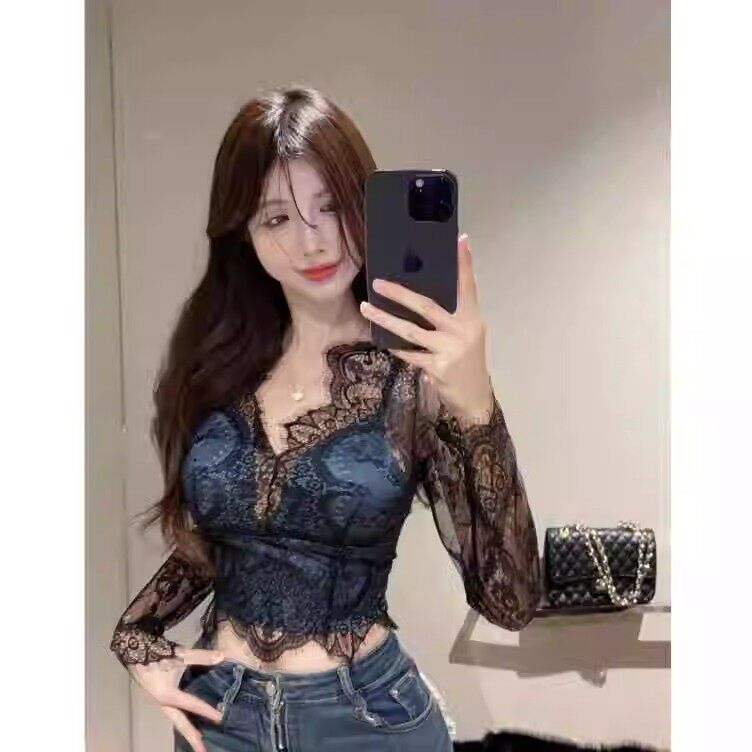 长袖大码设计感蕾丝镂空短款上衣