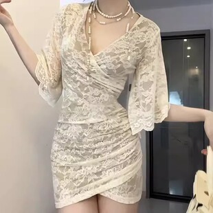 300斤纯欲性感蕾丝v领连衣裙女高级感打底透视喇叭袖 包臀短裙大码