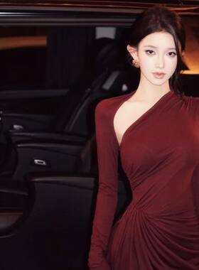 辣妹设计感斜肩连衣裙女