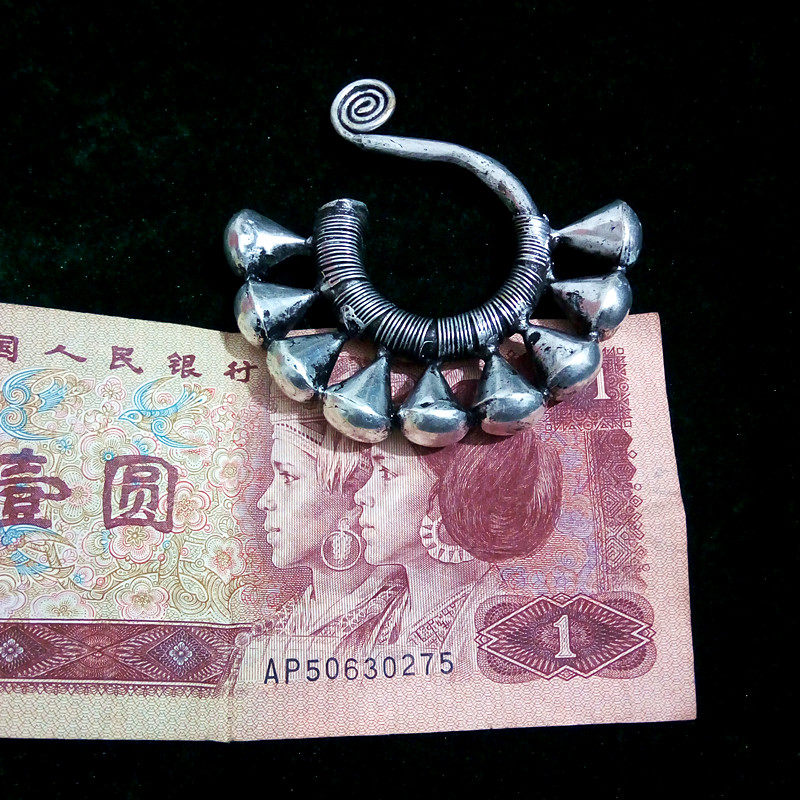 贵州民族风手工苗银项链挂件吊坠 (一元钱币空心女的耳环)工艺品