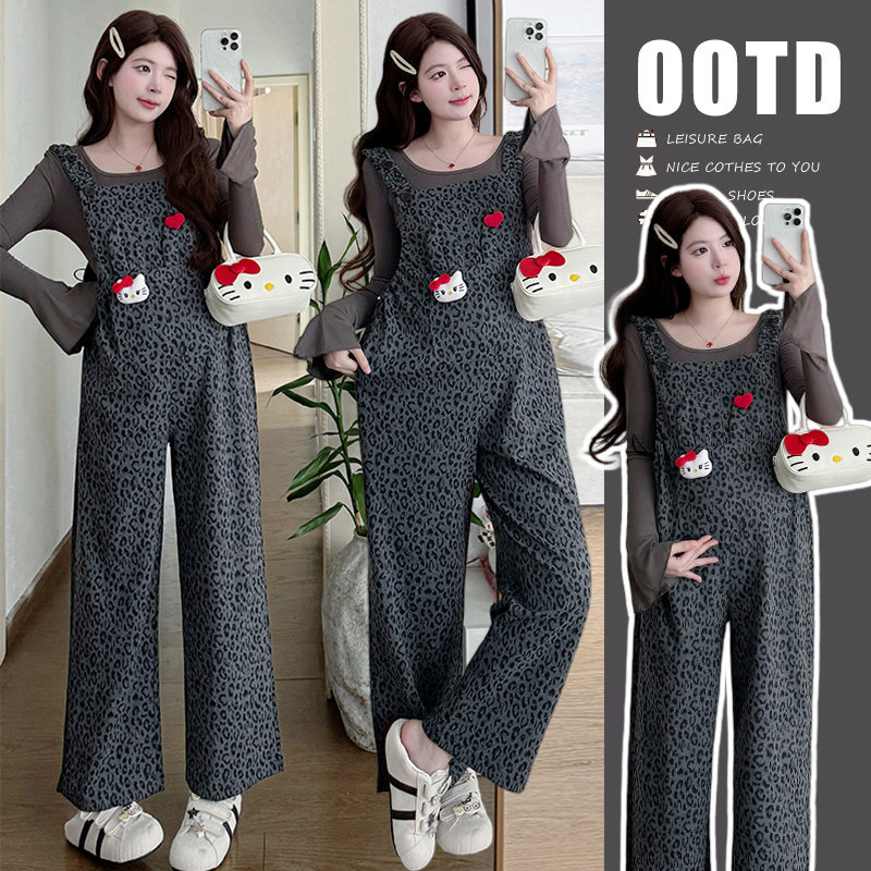 孕妇套装春秋2026新款韩版宽松个性豹纹背带裤喇叭袖上衣两件套女