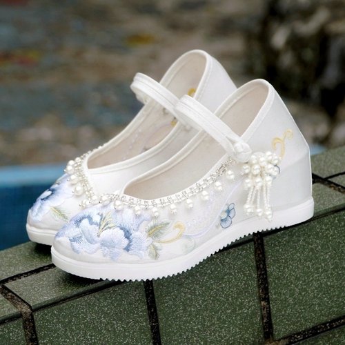 秋季搭配古装古风汉服鞋子女刺绣花内增高明制汉元素布鞋高跟cos