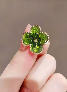 绿色小巧花朵胸针新款