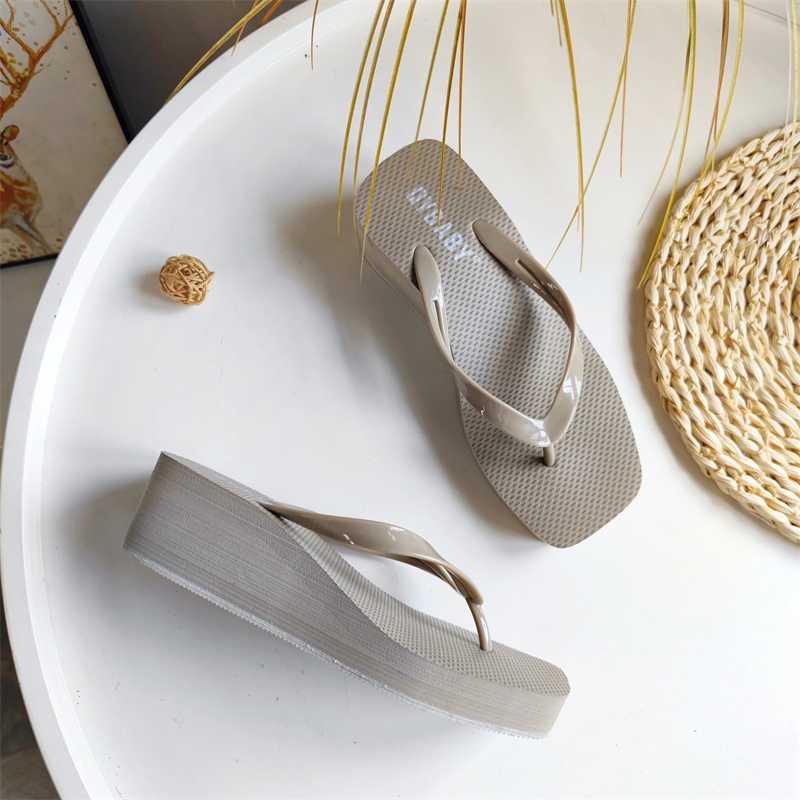 纯色简约坡跟居家外穿人字拖