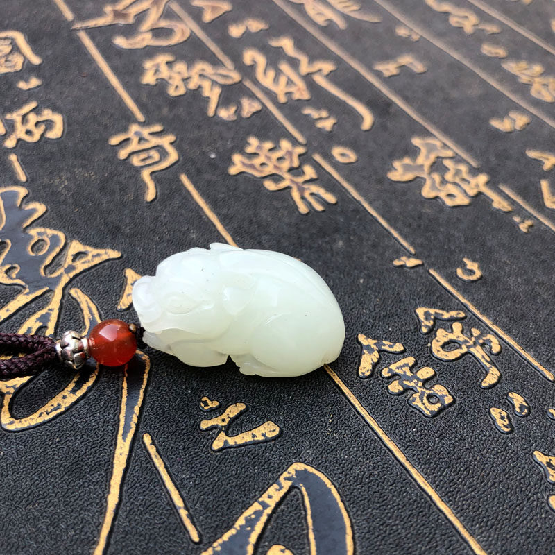 天然和田玉立体雕貔貅吊坠男女款项链挂件送证书