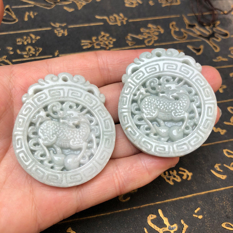 天然翡翠招财麒麟玉佩证书吊坠