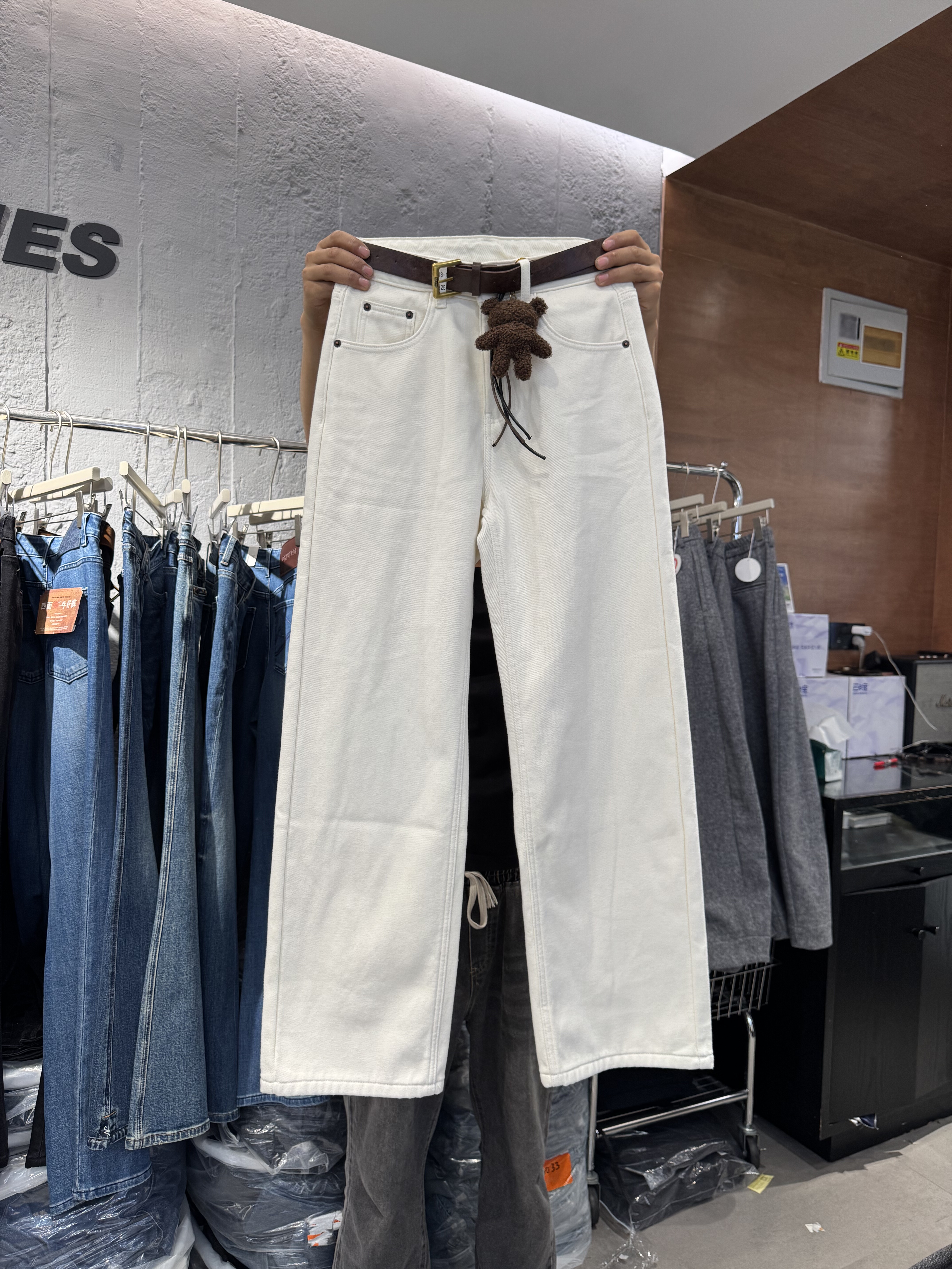 8818-1加绒加厚白色直筒牛仔裤女2025冬季新款高腰显瘦窄版阔腿裤